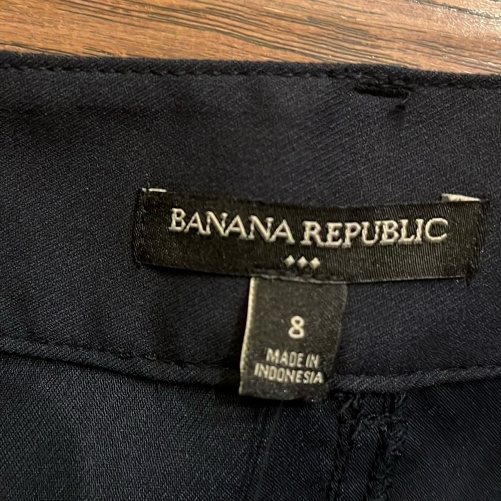 Banana Republic Navy Skirt with Belt Size 8 - Picture 2 of 11